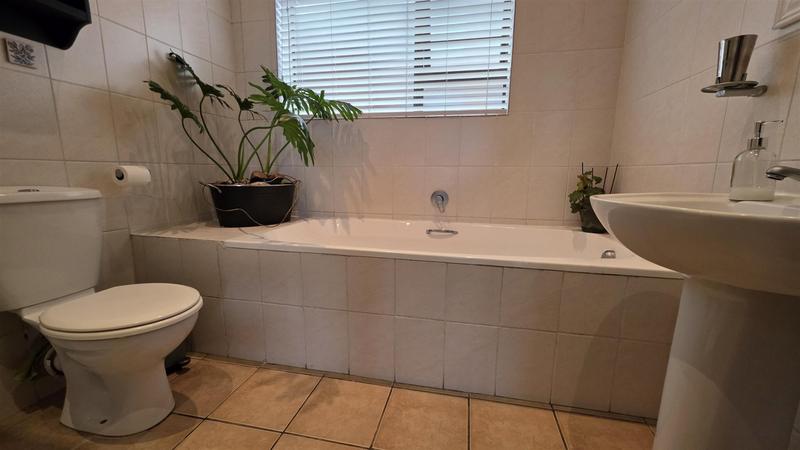 3 Bedroom Property for Sale in Reebok Western Cape